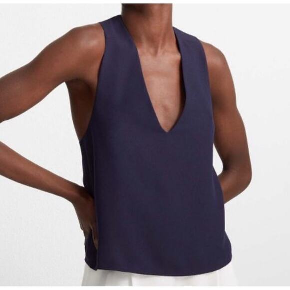 Club Monaco Tops - NWT Club Monaco Normaah Crossback
V-Neck Top